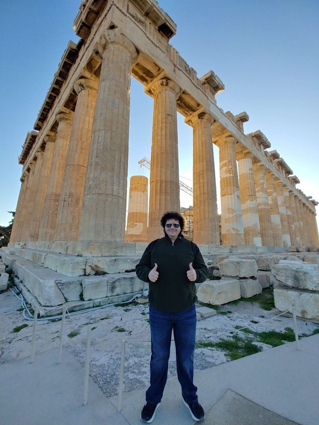 Steven Devoto in front of the Parthenon