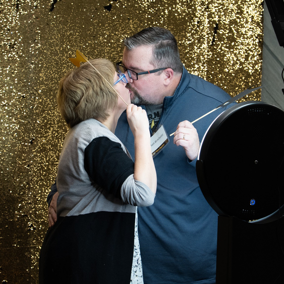 Couple kissing at Norse Nuptials