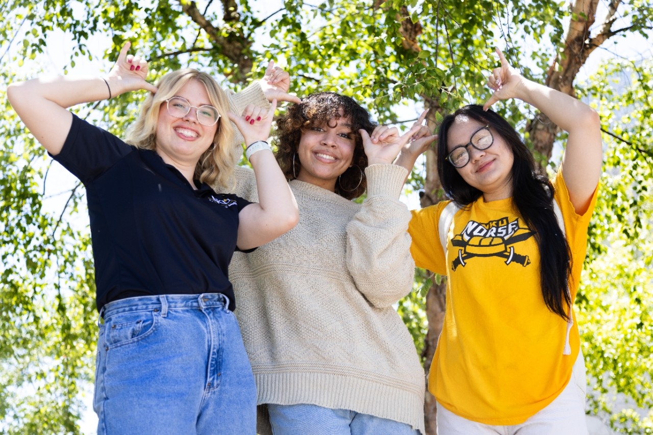 Three students Norse up.